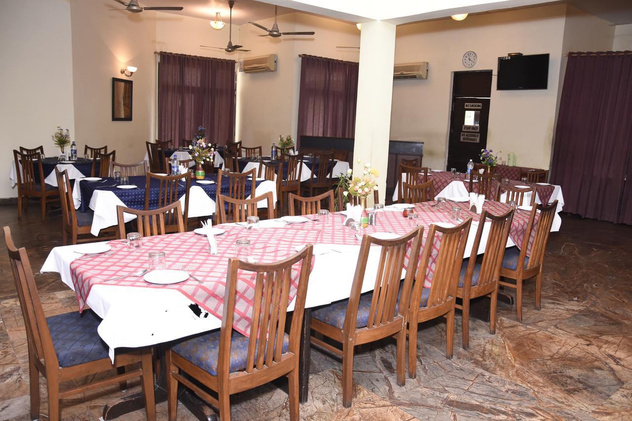 Modipur Hotel Rampur  Luaran gambar