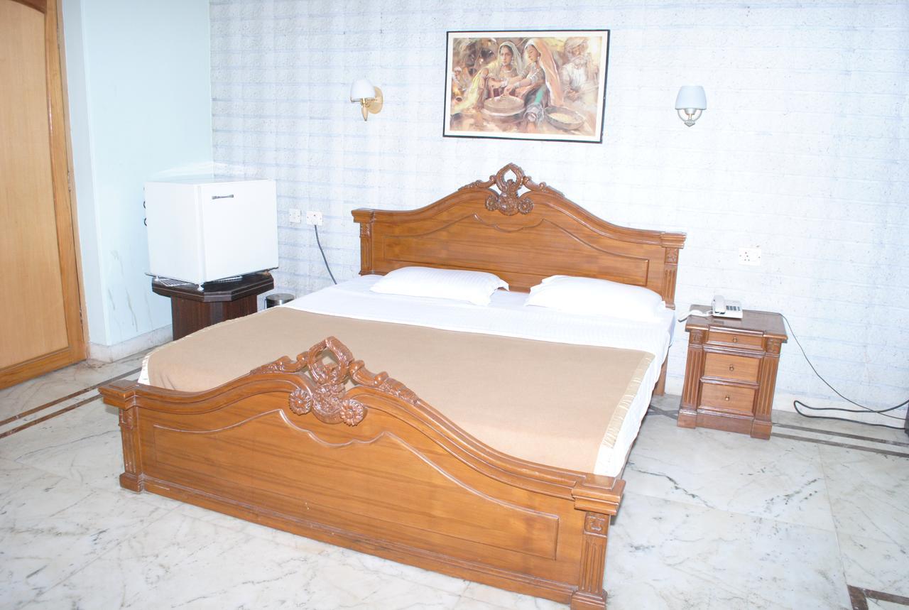 Modipur Hotel Rampur  Luaran gambar