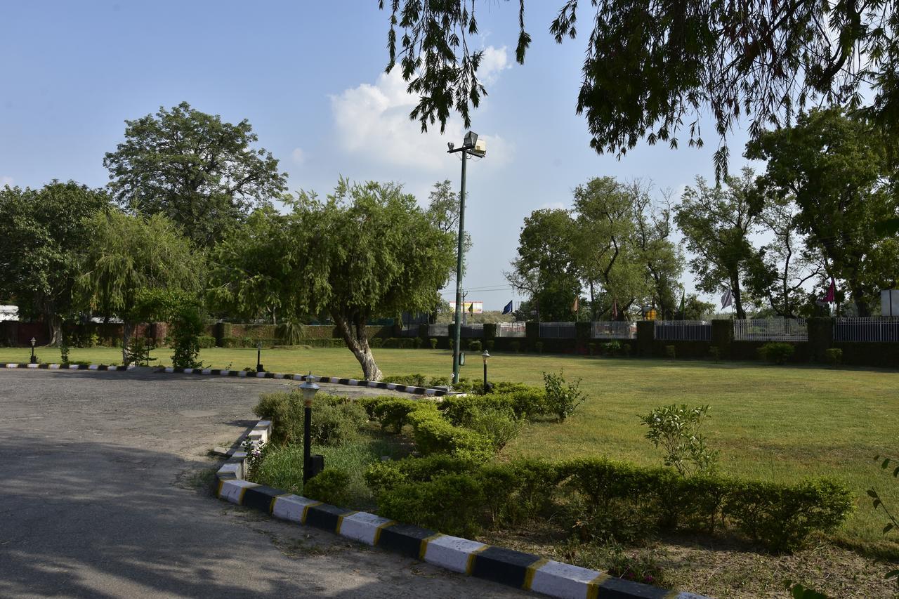 Modipur Hotel Rampur  Luaran gambar