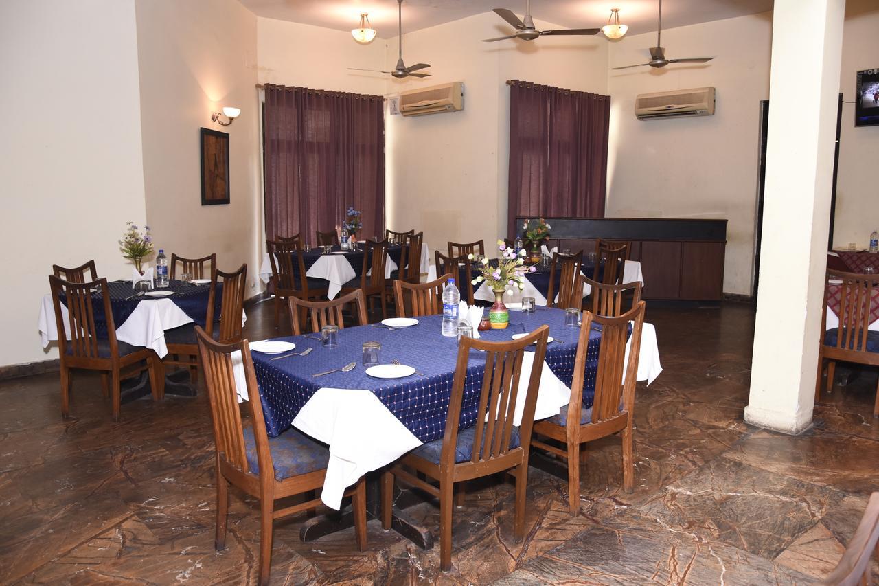 Modipur Hotel Rampur  Luaran gambar